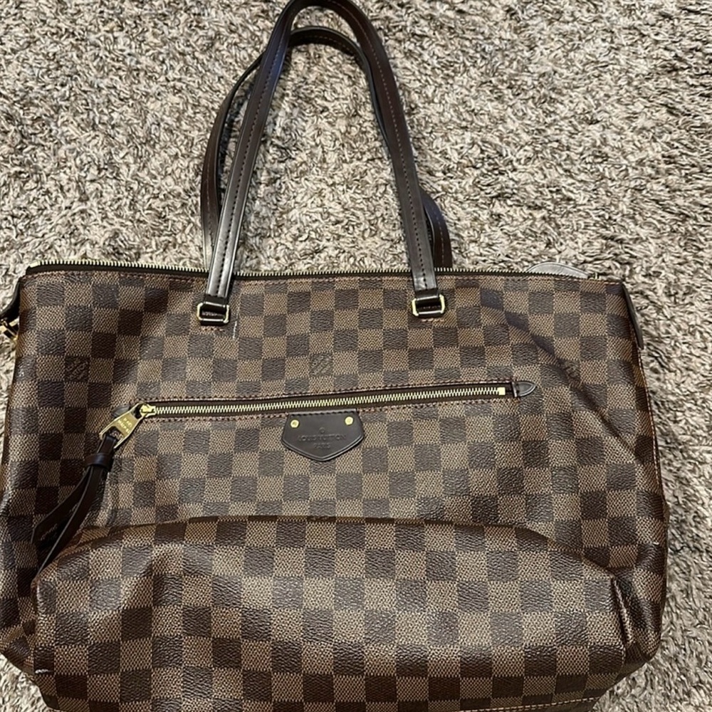 Real LV purse! Lightly used!